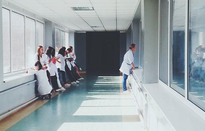 Zdravljenje v tujini z napotnico brez čakalne dobe.
Od naročila do povračila. Uredimo vam vrhunskega specialista na Hrvaškem ali v EU in dokumentacijo za povračilo stroškov zdravljenja v tujini.