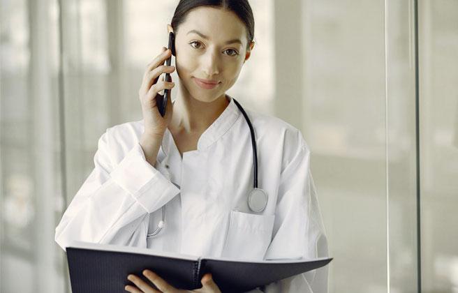 Vrhunski specialisti za elektivne operacije in posege.
Izberite najboljšega strokovnjaka za varen in uspešen poseg.

